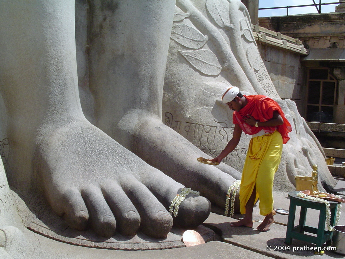 Pooja at Bahubali's feet.
