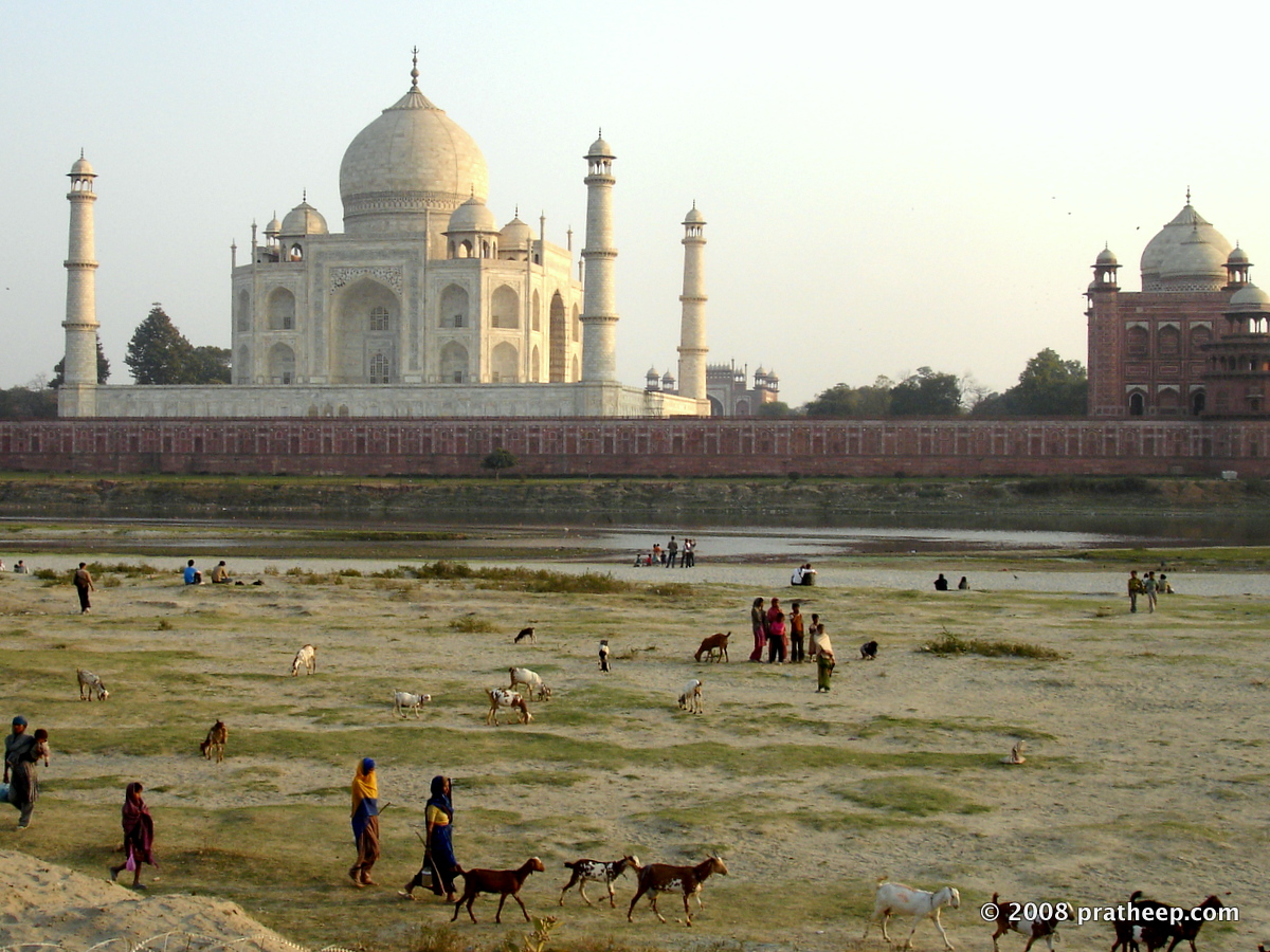 This is across the Yamuna River, behind Taj Mahal. I took a long detour from the city, crossed Yamuna and navigated my way through the villages to get behind the Taj.