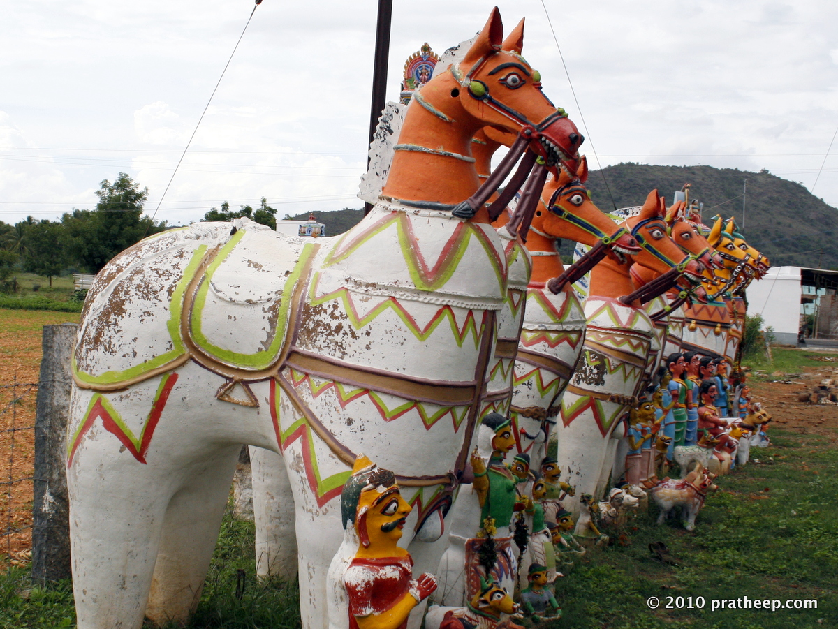Aiyanar Horses on the way to Sirumugai, Tamilnadu
